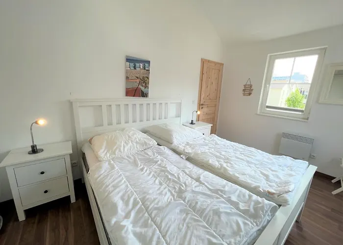 Strandpark H049 شقة *